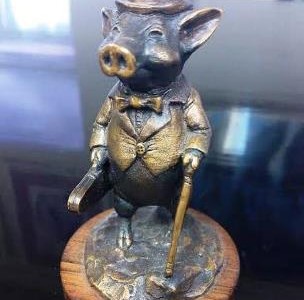 Pig- violinist